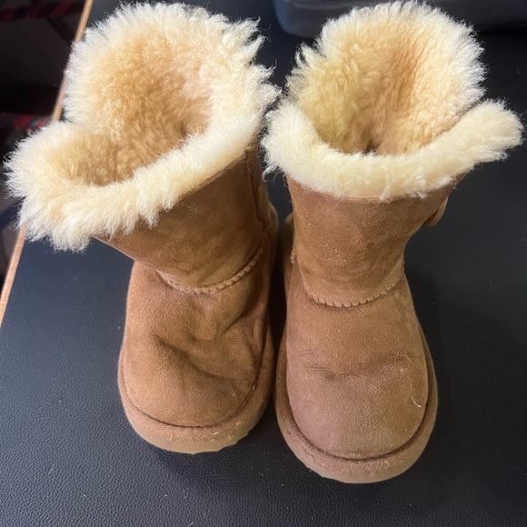 Ugg Bailey Button II Water Resistant Genuine Shearling Boot - Picture 4 of 6